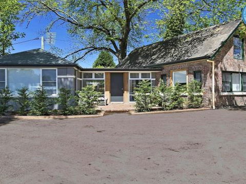 Old Bank Stables 3 Night Weekends For Price Of 2 - Whitsundays Accommodation 5