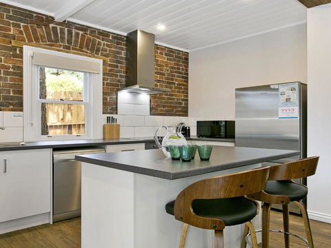 Old Bank Stables 3 Night Weekends For Price Of 2 - Whitsundays Accommodation 2