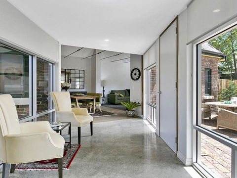 Old Bank Stables 3 Night Weekends For Price Of 2 - Whitsundays Accommodation 3