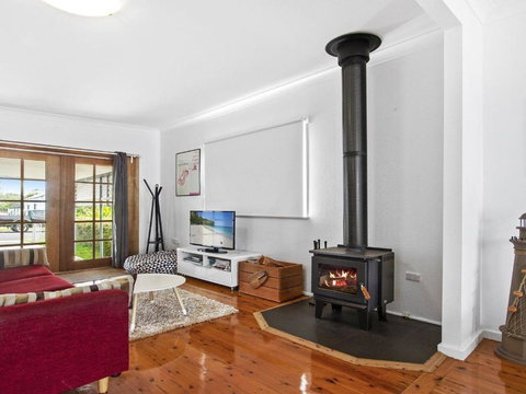 Sea Shack Renovated 1950s Beach House - Whitsundays Accommodation 6