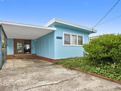 Sea Shack Renovated 1950s Beach House - Whitsundays Accommodation 5