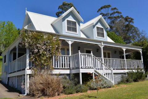 The Dolls House Charming 2 Bedroom Cottage Just A Short Walk From The Village - Whitsundays Accommodation 0