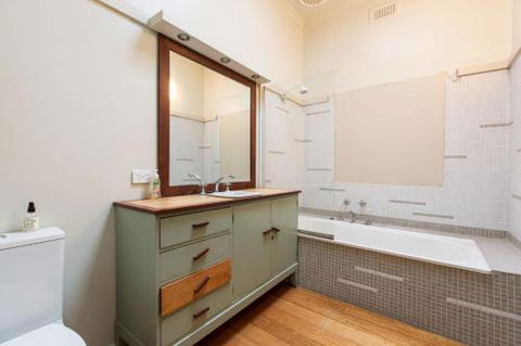 BEACHSIDE GETAWAY DROMANA - Whitsundays Accommodation 4