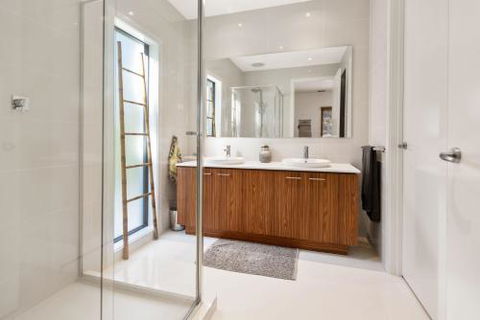 CATALINA MOUNT ELIZA - Whitsundays Accommodation 4