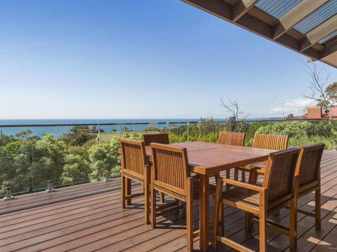 VIEWS At MCCRAE..... - Whitsundays Accommodation 5