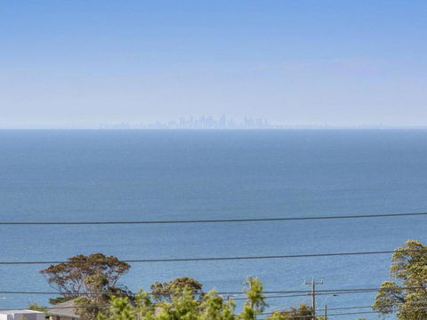 VIEWS At MCCRAE..... - Whitsundays Accommodation 4