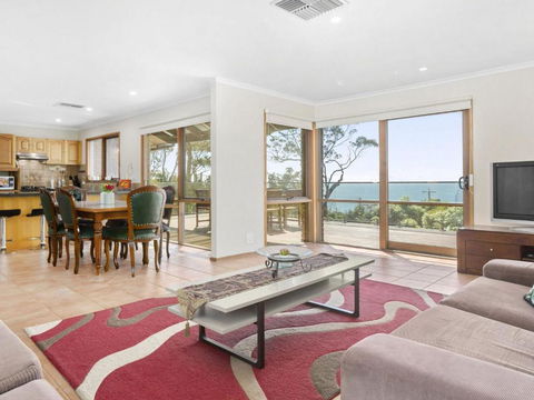 VIEWS At MCCRAE..... - Whitsundays Accommodation 1