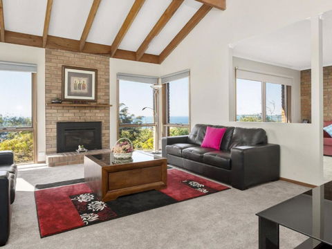 VIEWS At MCCRAE..... - Whitsundays Accommodation 6