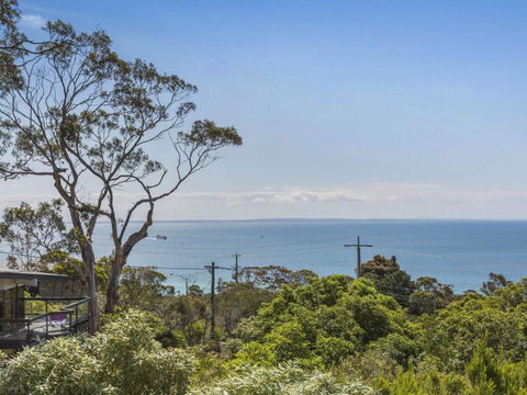 VIEWS At MCCRAE..... - Whitsundays Accommodation 2