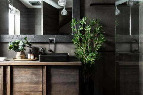 Hardwood House - Whitsundays Accommodation 3