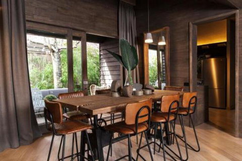 Hardwood House - Whitsundays Accommodation 2