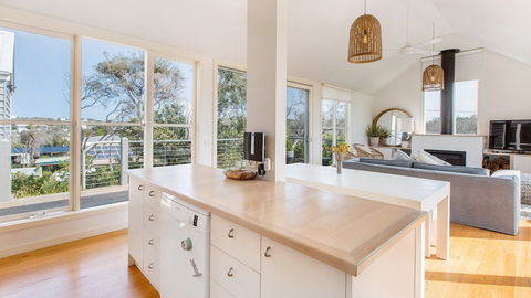 Dimmicks Retreat 300m To Beach - Whitsundays Accommodation 4