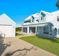 Middle Rock Beach House Beach Front Lake Cathie - Whitsundays Accommodation