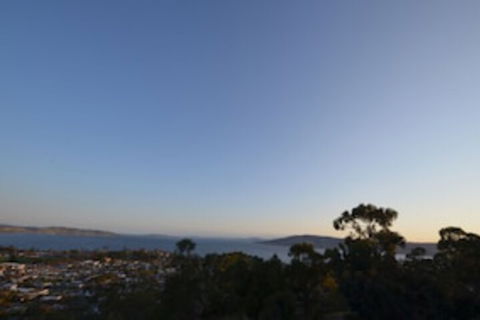 Hilltop House - Whitsundays Accommodation 0