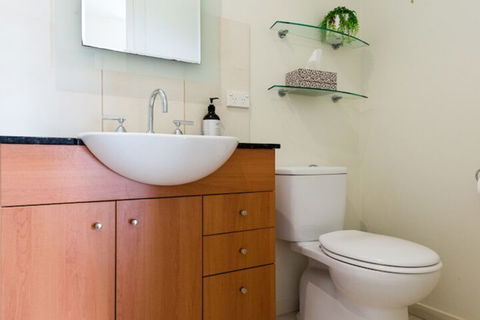 Hilltop House - Whitsundays Accommodation 7