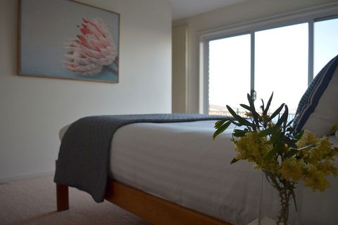 Hilltop House - Whitsundays Accommodation 3