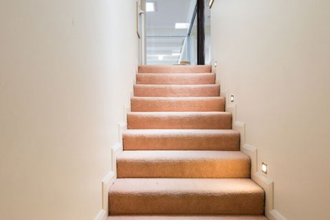 Hilltop House - Whitsundays Accommodation 2