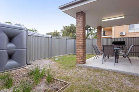 5B BENT STREET LARGE HOUSE WITH DUCTED AIR CON WIFI & FOXTEL - Whitsundays Accommodation 6