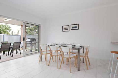 5B BENT STREET LARGE HOUSE WITH DUCTED AIR CON WIFI & FOXTEL - Whitsundays Accommodation 7