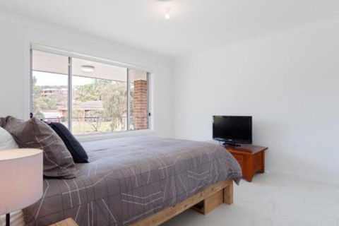 5B BENT STREET LARGE HOUSE WITH DUCTED AIR CON WIFI & FOXTEL - Whitsundays Accommodation 4