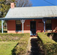 Redruth 2 bedroom cottage situated in wandiligong - Whitsundays Accommodation