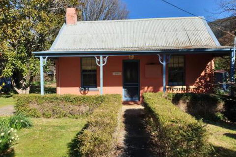 Redruth 2 Bedroom Cottage Situated In Wandiligong - Whitsundays Accommodation 0
