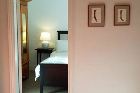 Redruth 2 Bedroom Cottage Situated In Wandiligong - Whitsundays Accommodation 6