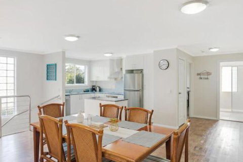 Luxury Boardwalk Apartment Unit 7 - Whitsundays Accommodation 6