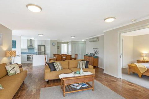 Luxury Boardwalk Apartment Unit 7 - Whitsundays Accommodation 5