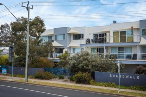Luxury Boardwalk Apartment Unit 7 - Whitsundays Accommodation 3