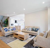 Lux Style 4BR Townhouseashwood - Whitsundays Accommodation