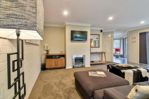 Lakeview Luxury Retreat - Whitsundays Accommodation 2