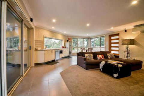 Lakeview Luxury Retreat - Whitsundays Accommodation 5