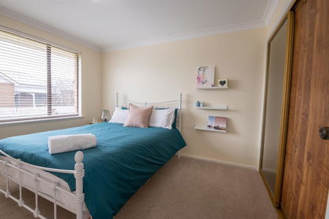 42 Rosemary Lane Â· Central Orange Spacious Family Home Quiet Lane - Whitsundays Accommodation 3