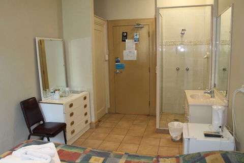 Royal Hotel Orange - Whitsundays Accommodation 3