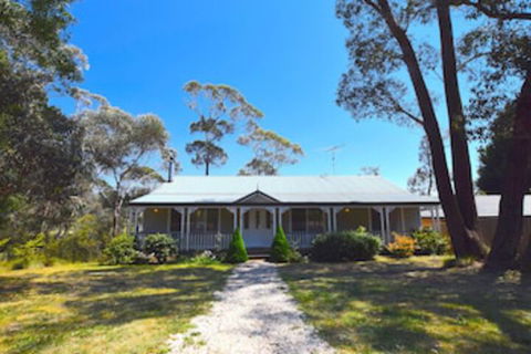 Rocky Mountain Cottage - Whitsundays Accommodation 0