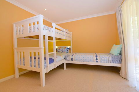 Rocky Mountain Cottage - Whitsundays Accommodation 5