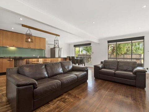Family Foreshore Favourite - Whitsundays Accommodation 5