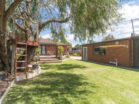 Family Foreshore Favourite - Whitsundays Accommodation 4