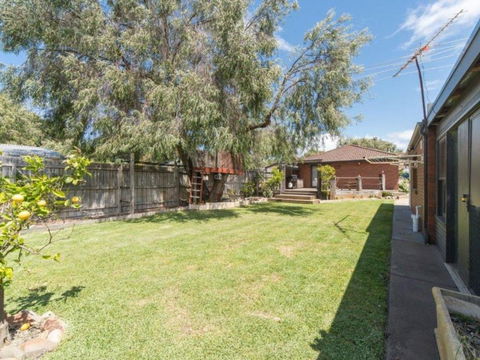 Family Foreshore Favourite - Whitsundays Accommodation 1