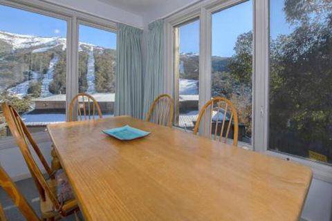 Snowman 8 - Whitsundays Accommodation 5