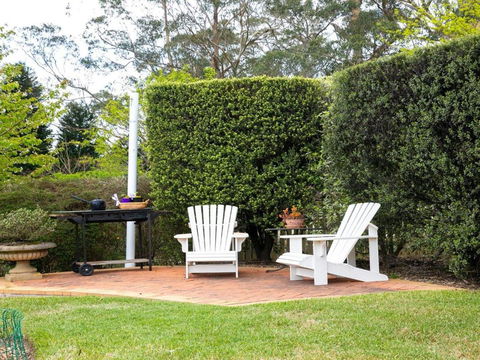 Old Mansfield Loft Gardens Gazebo & Getaways - Whitsundays Accommodation 2