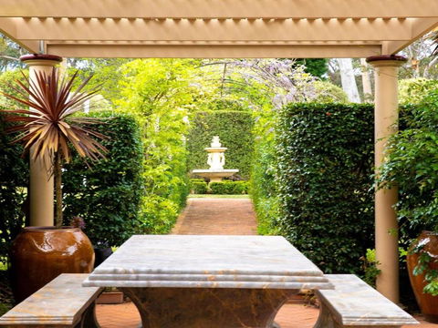 Old Mansfield Loft Gardens Gazebo & Getaways - Whitsundays Accommodation 6