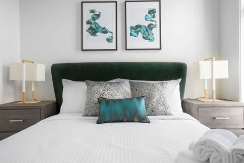 Taste Of Art! Stunning Townhouse Stayatmoonee Ponds - Whitsundays Accommodation 3