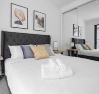 Taste of Art Stunning Townhouse Stayatmoonee Ponds - Whitsundays Accommodation