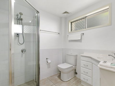 Noosa Heads Beach Getaway Unit 3 Yaringa 29 Noosa Drive - Whitsundays Accommodation 0