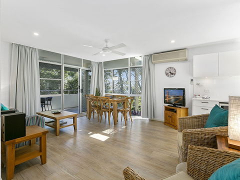 Noosa Heads Beach Getaway Unit 3 Yaringa 29 Noosa Drive - Whitsundays Accommodation 6