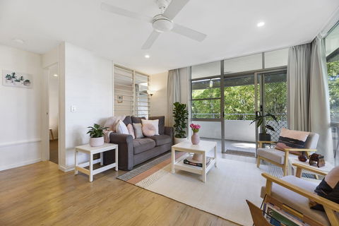 Noosa Heads Beach Getaway Unit 3 Yaringa 29 Noosa Drive - Whitsundays Accommodation 2