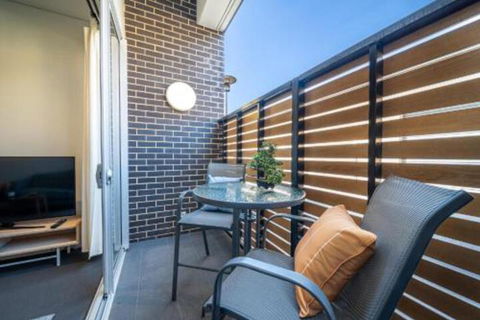 Floral On Frew Heart Of The CBD Wifi Netflix - Whitsundays Accommodation 3