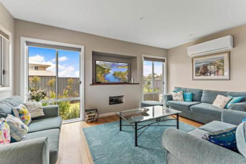 Ontario Way 1 Burrill Lake - Whitsundays Accommodation 0